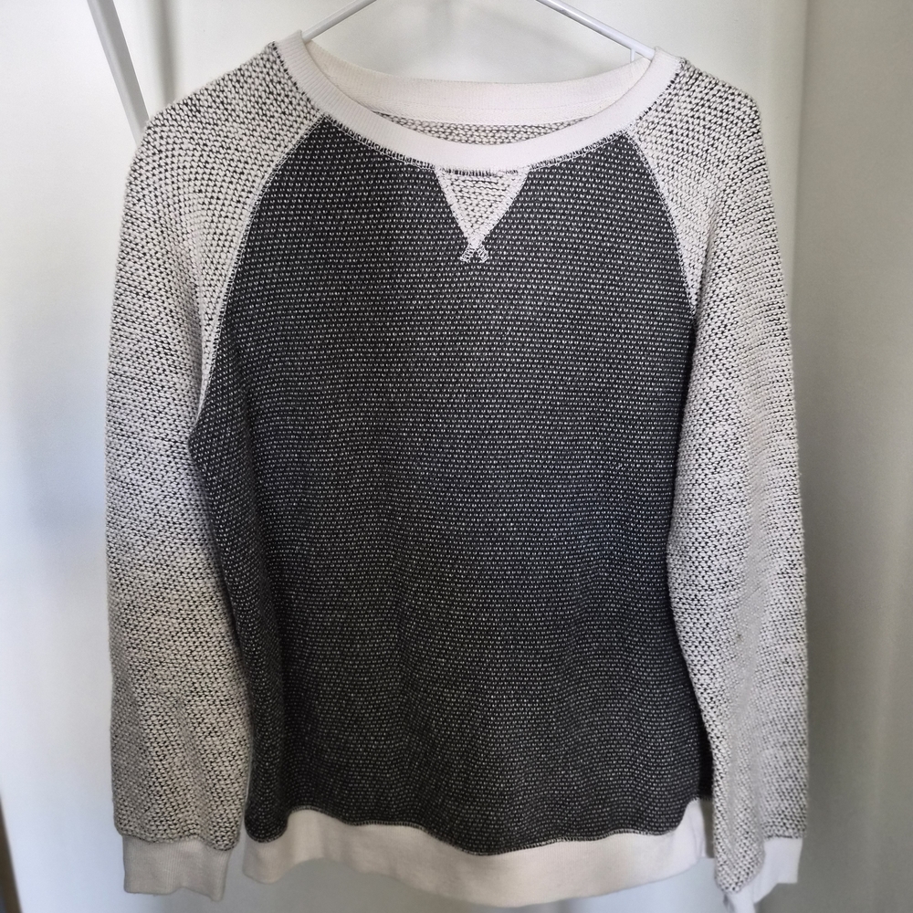 Zyia Gray and White Knit Sweater